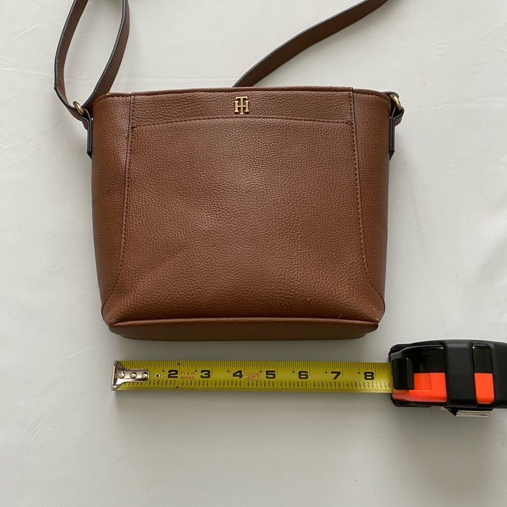 Tommy Hilfiger Crossbody, Vegan Leather.  In Good condition.